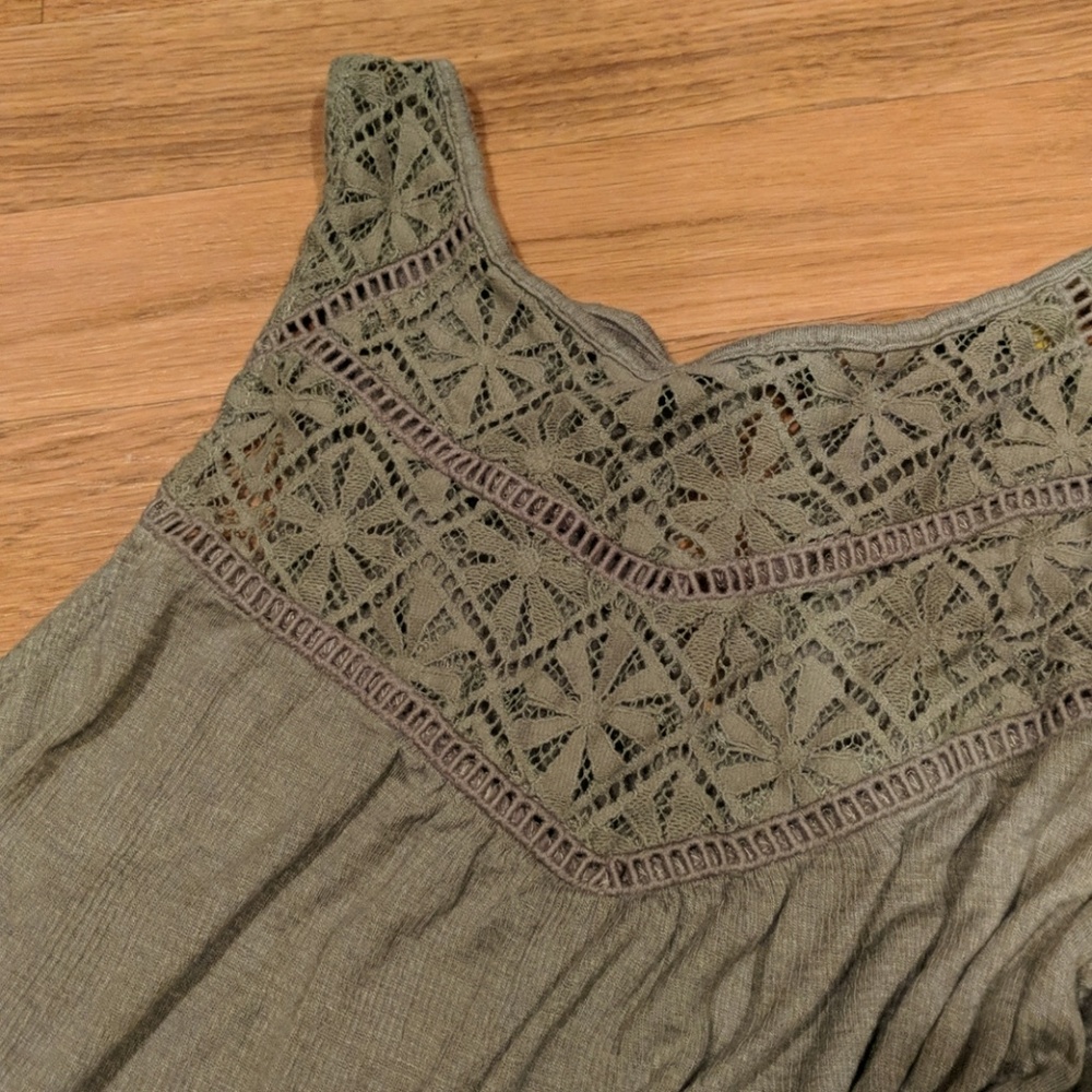Green tank - Picture 2 of 2